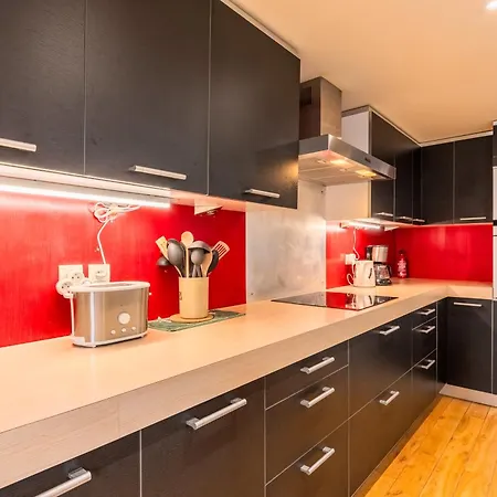 Modern Loft 2-8 People,