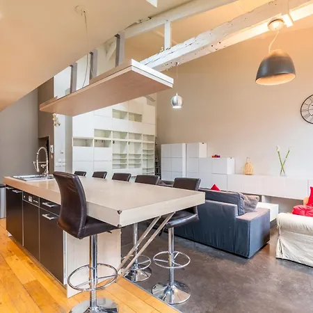 Modern Loft 2-8 People,